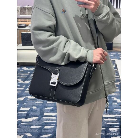 Dior Women Pre-Loved Bag Very Good Condition - Picture 9 of 9